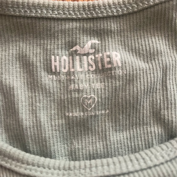 Hollister Baby Tee Sage Green with White Flowers Size Medium - Picture 3 of 3